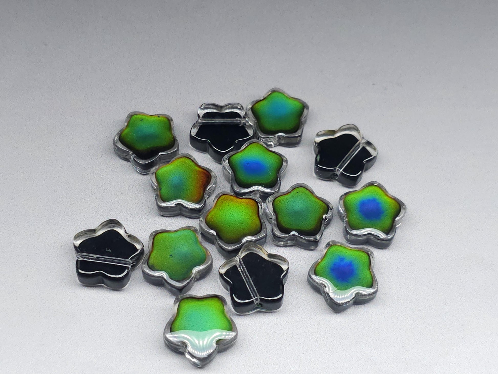 Mood stone - star beads - 14 mm - clear