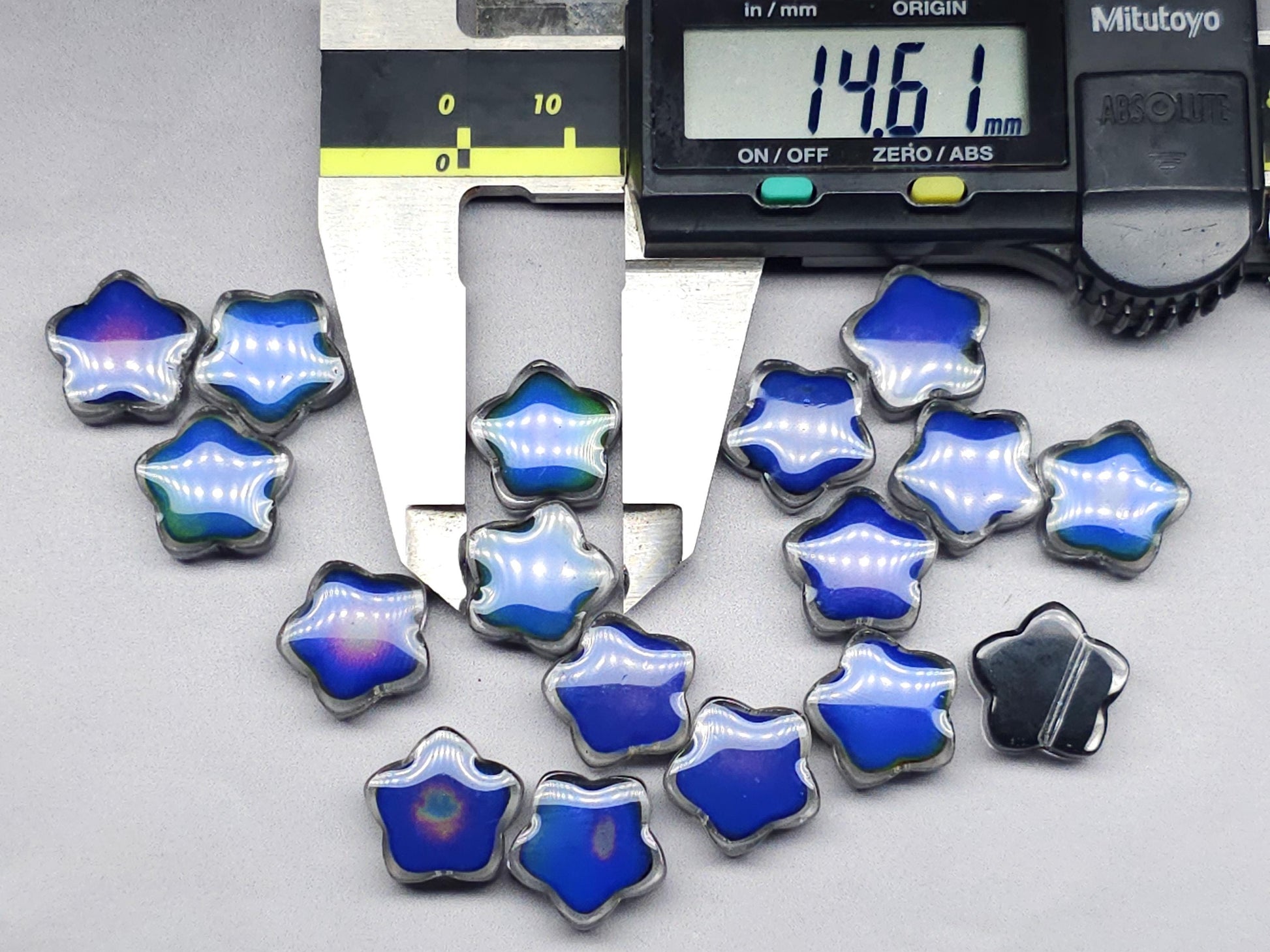 Mood stone - star beads - 14 mm - clear