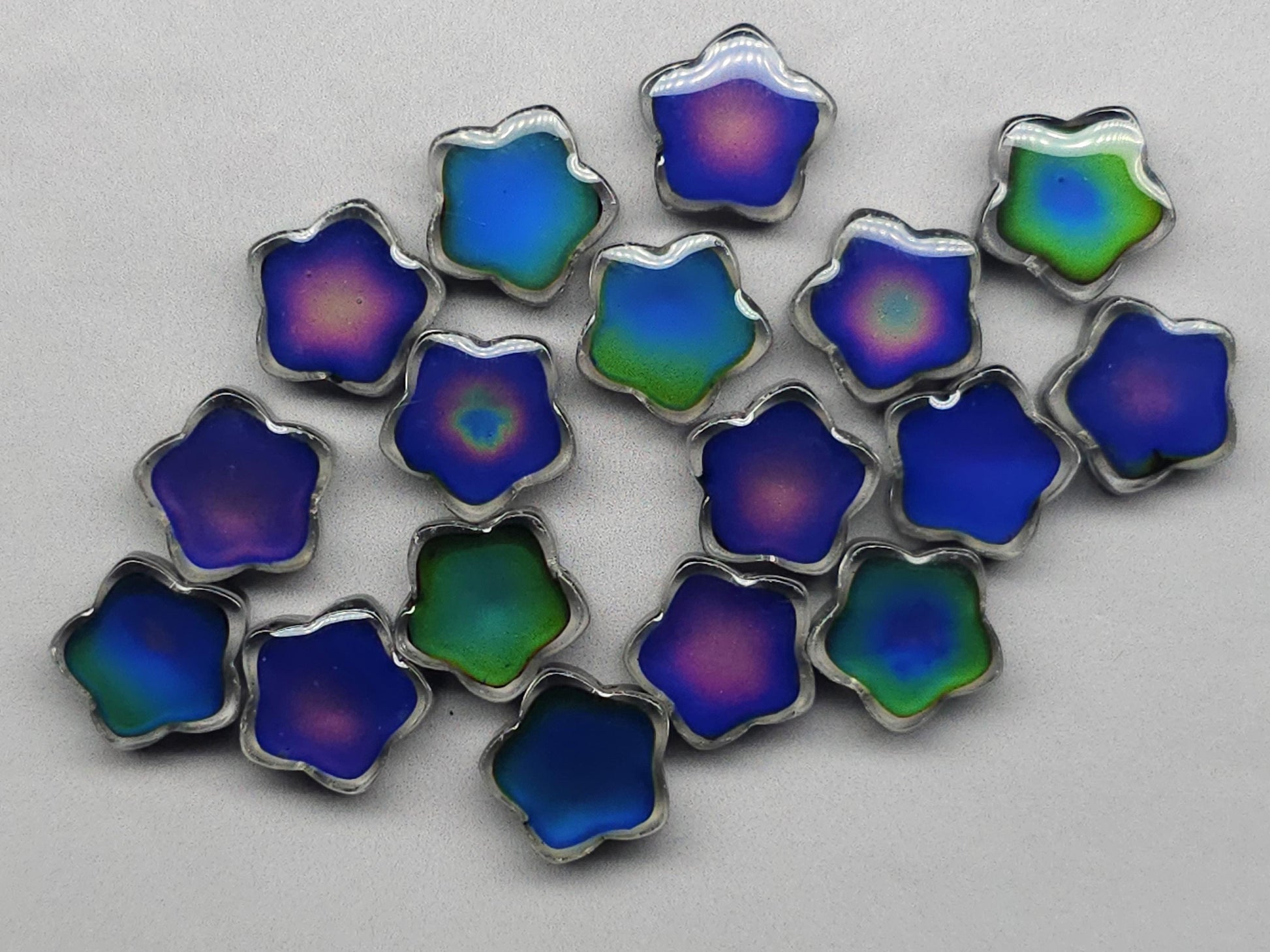 Mood stone - star beads - 14 mm - clear