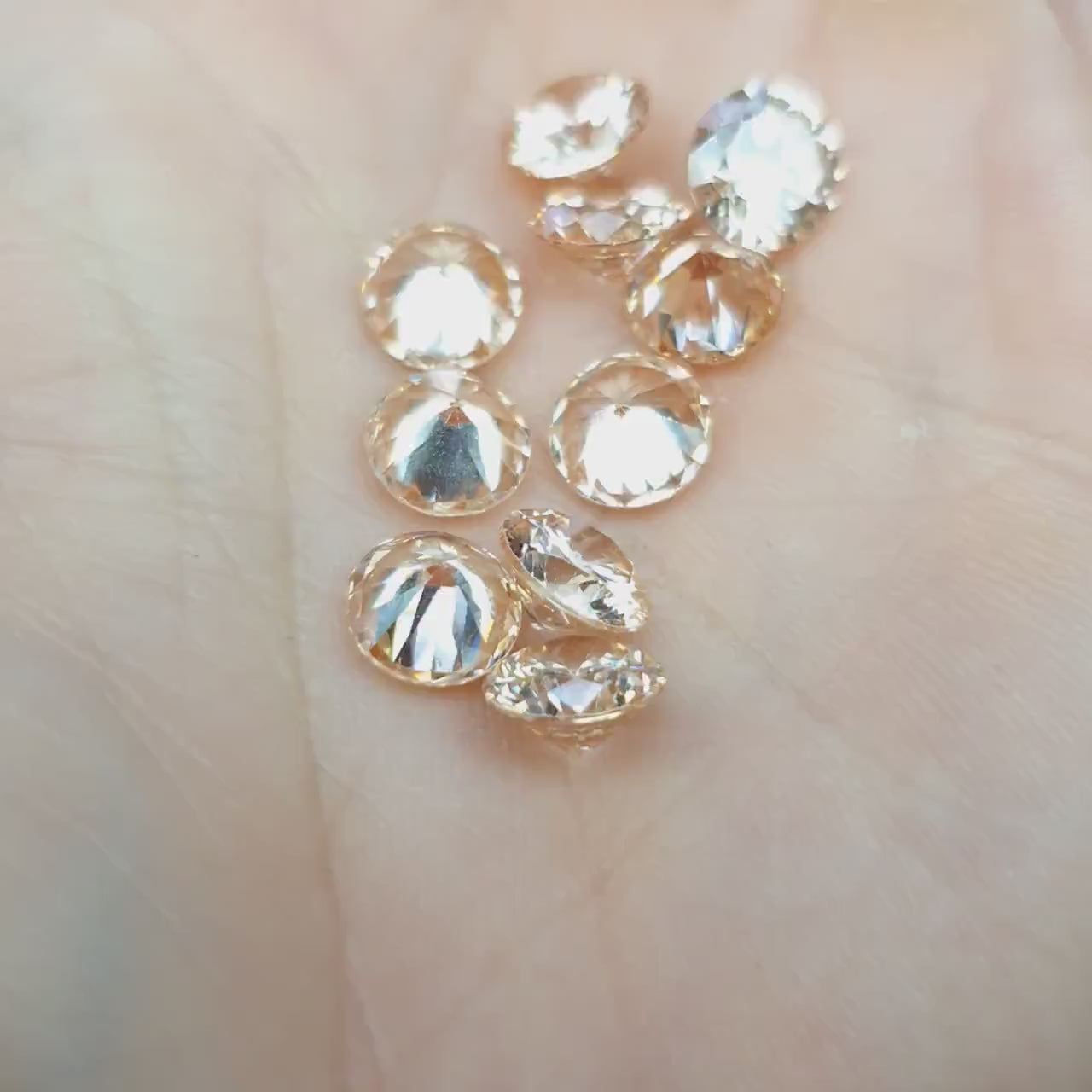 Cubic zirconia - Champagne - 8 mm - round faceted cut