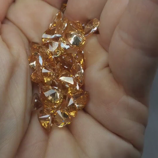 Cubic zirconia - Champagne - 8 mm - pear facet cut