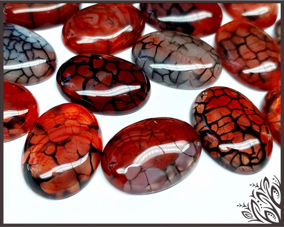Red dragon veins cabochon - oval - 25 mm